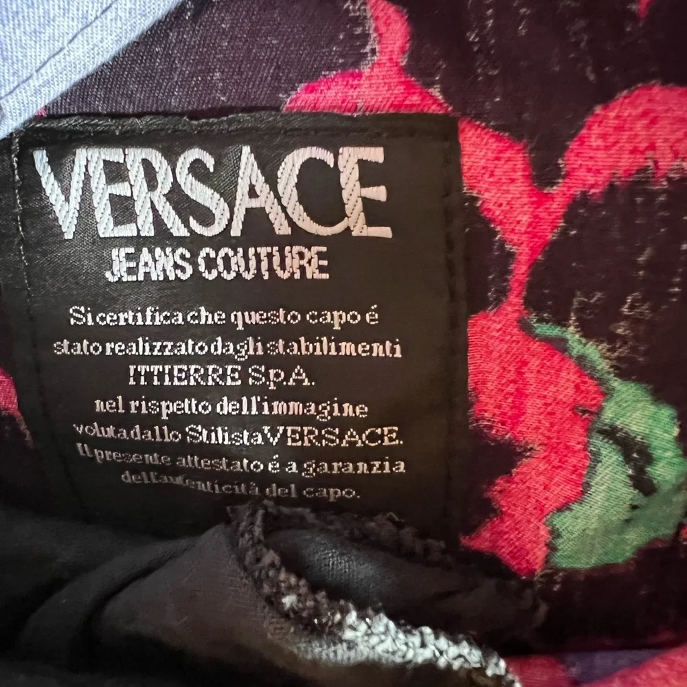 Great condition. Versace Couture Floral Jeans. High waisted, straight leg - Picture 6 of 6
